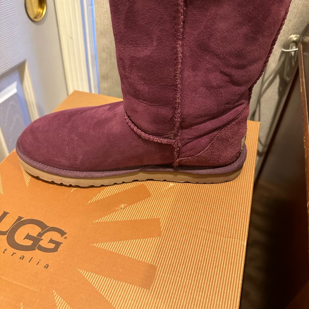 UGGS Boots Size 7 - Picture 2 of 6